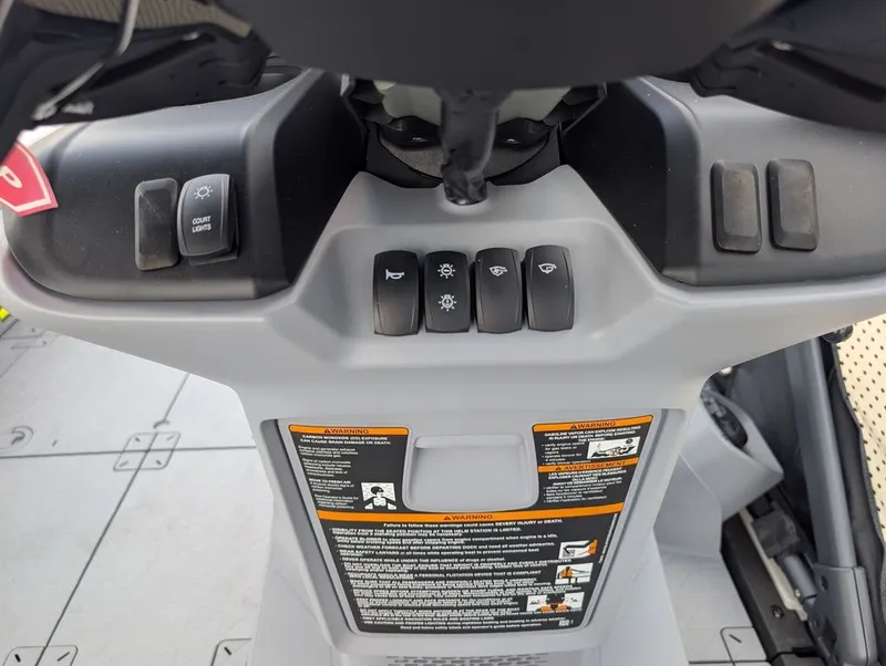 Slide: The Image of Sea-Doo Switch Cruise 21 - 230 hp Painted 2025 - 11
