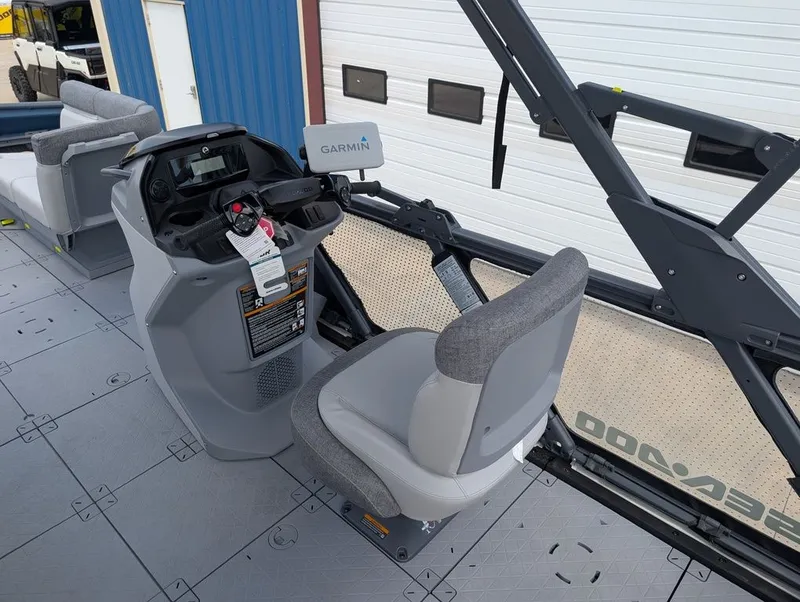 Slide: The Image of Sea-Doo Switch Cruise 21 - 230 hp Painted 2025 - 9
