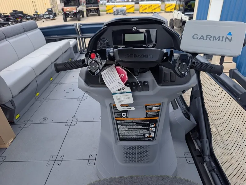 Slide: The Image of Sea-Doo Switch Cruise 21 - 230 hp Painted 2025 - 10