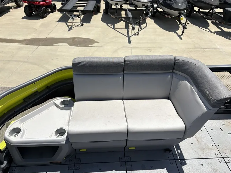 Slide: The Image of Sea-Doo Switch Cruise 21 - 230 hp Painted 2025 - 6