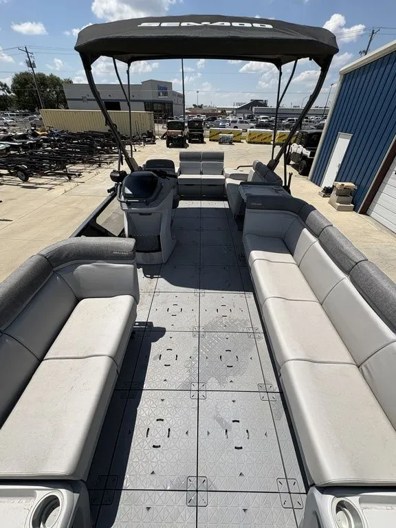 Slide: The Image of Sea-Doo Switch Cruise 21 - 230 hp Painted 2025 - 5