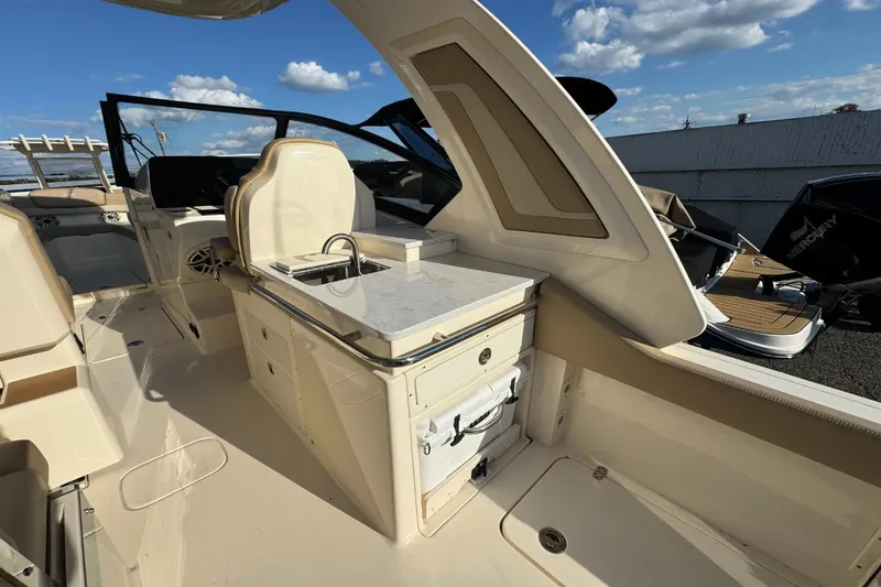 Slide: The Image of Scout 277 Dorado 2024 - 8