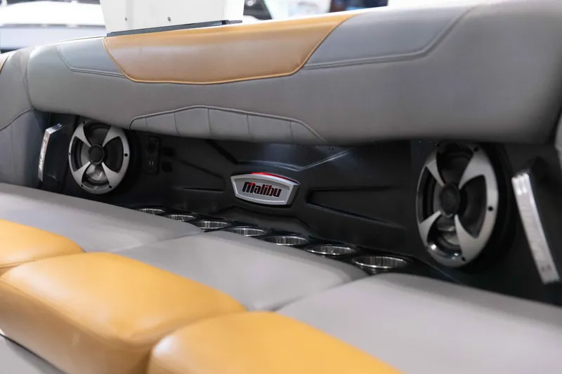 Slide: The Image of Malibu 23 LSV 2020 - 30