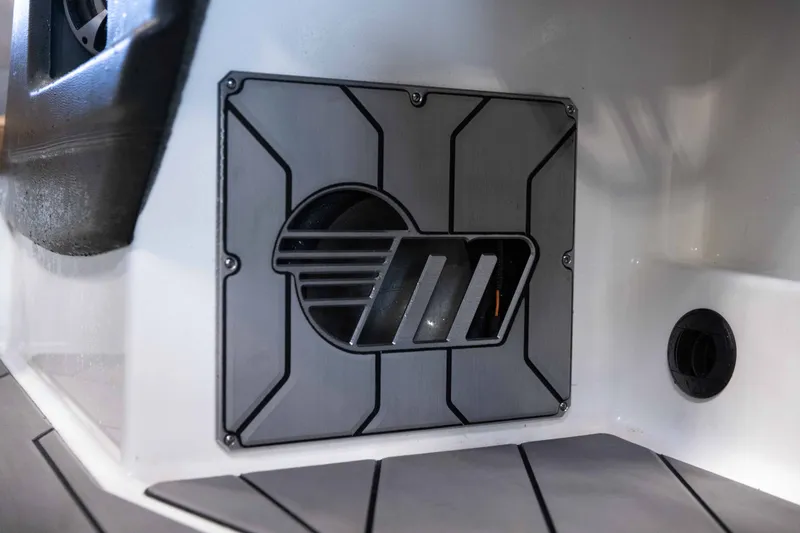 Slide: The Image of Malibu 23 LSV 2020 - 21