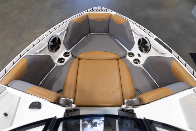 Slide: The Image of Malibu 23 LSV 2020 - 25