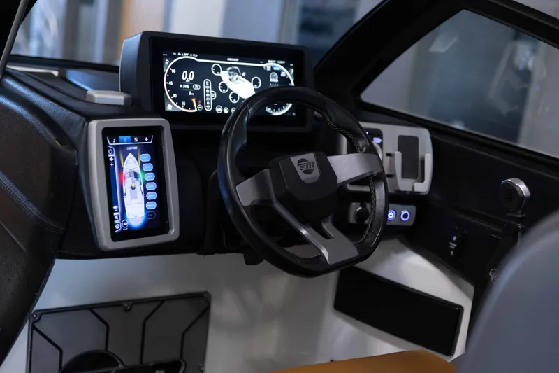 Slide: The Image of Malibu 23 LSV 2020 - 14