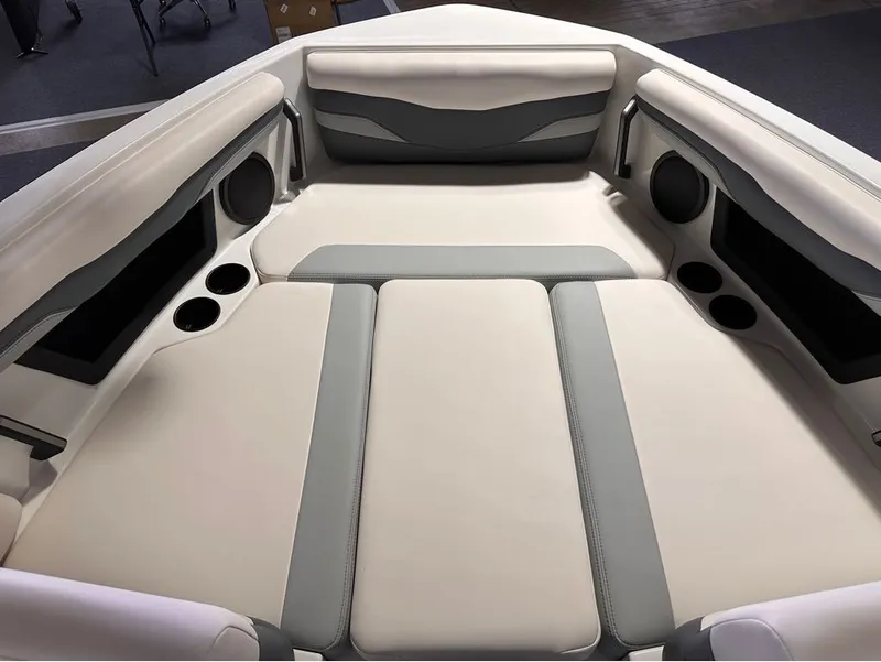 Slide: The Image of Axis Wake Research AXIS T220r 2024 - 3
