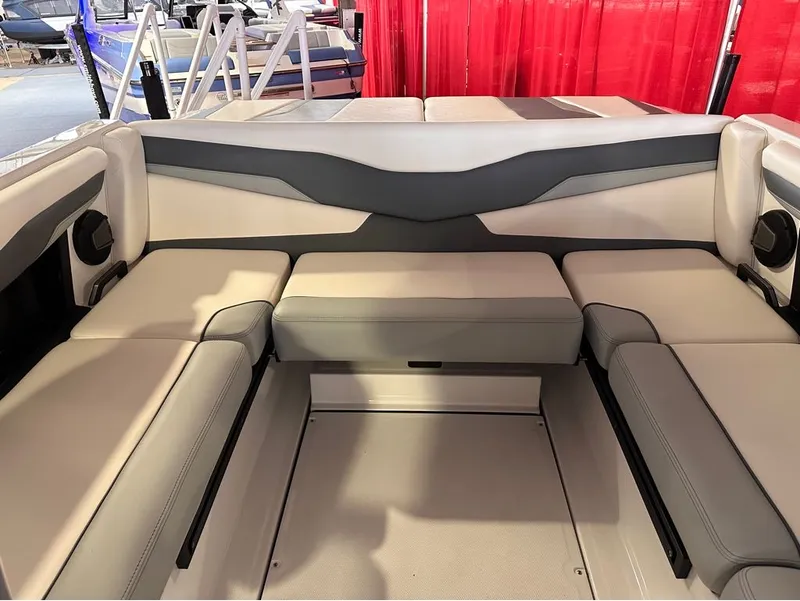 Slide: The Image of Axis Wake Research AXIS T220r 2024 - 31