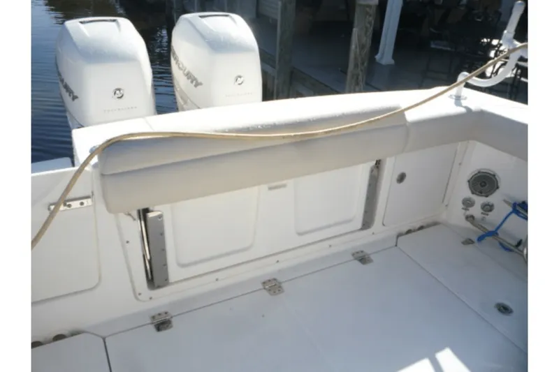 Slide: The Image of Boston Whaler 330 OUTRAGE 2017 - 1