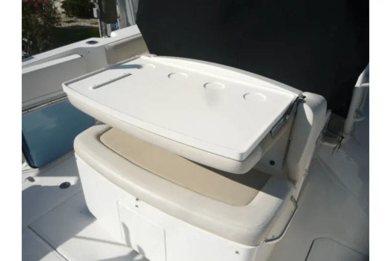 Slide: The Image of Boston Whaler 330 OUTRAGE 2017 - 10