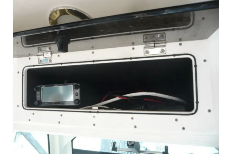 Slide: The Image of Boston Whaler 330 OUTRAGE 2017 - 16