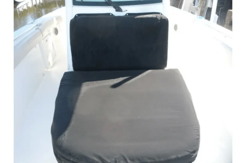 Slide: The Image of Boston Whaler 330 OUTRAGE 2017 - 22