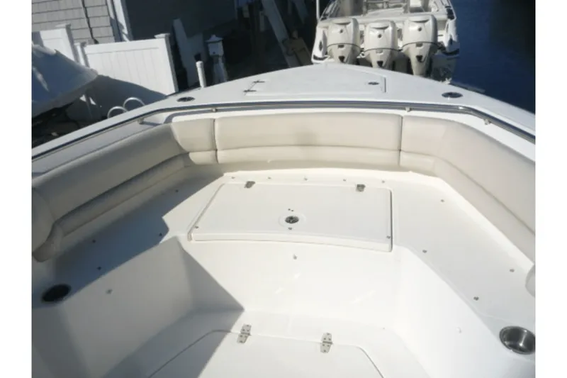 Slide: The Image of Boston Whaler 330 OUTRAGE 2017 - 24