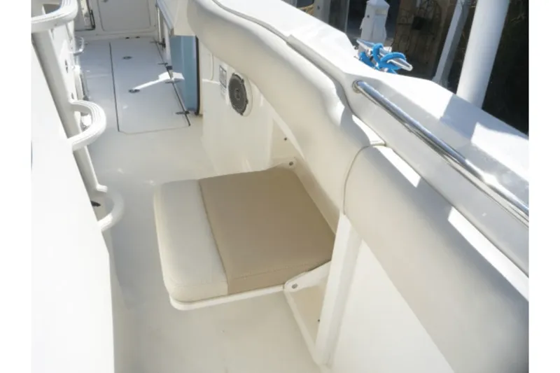 Slide: The Image of Boston Whaler 330 OUTRAGE 2017 - 7
