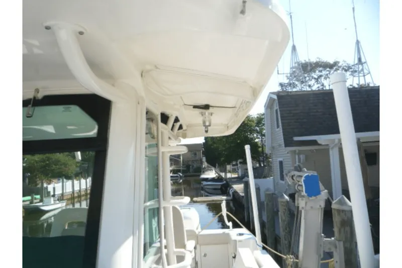 Slide: The Image of Boston Whaler 330 OUTRAGE 2017 - 8