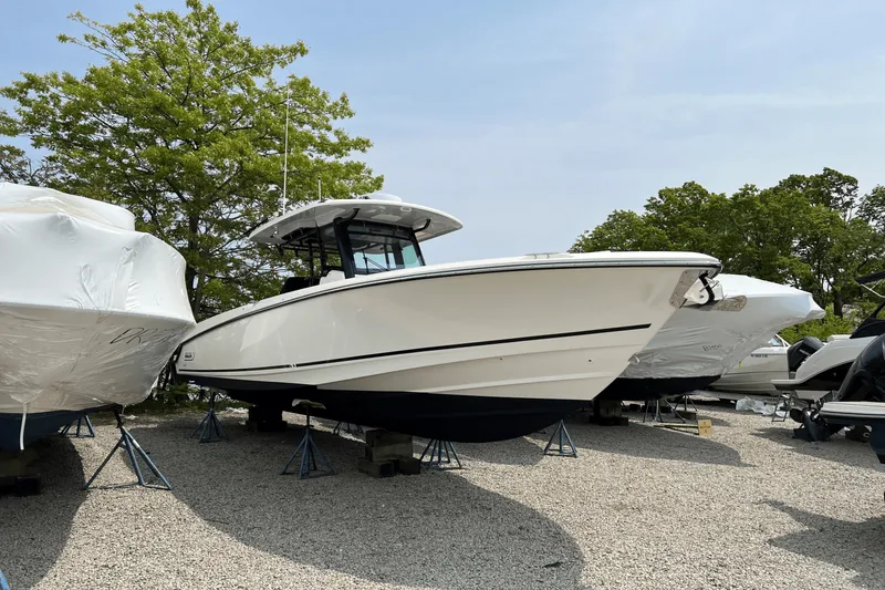 The Image of Boston Whaler 330 OUTRAGE 2023 - 0