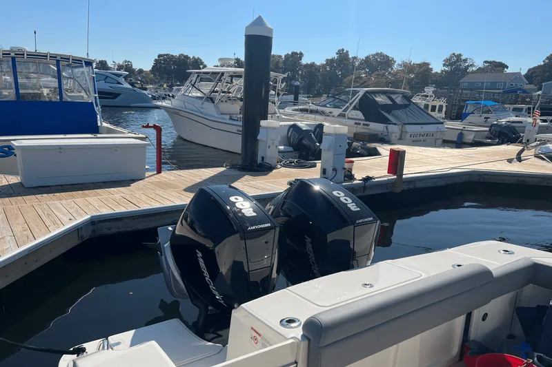 Slide: The Image of Boston Whaler 330 OUTRAGE 2023 - 7