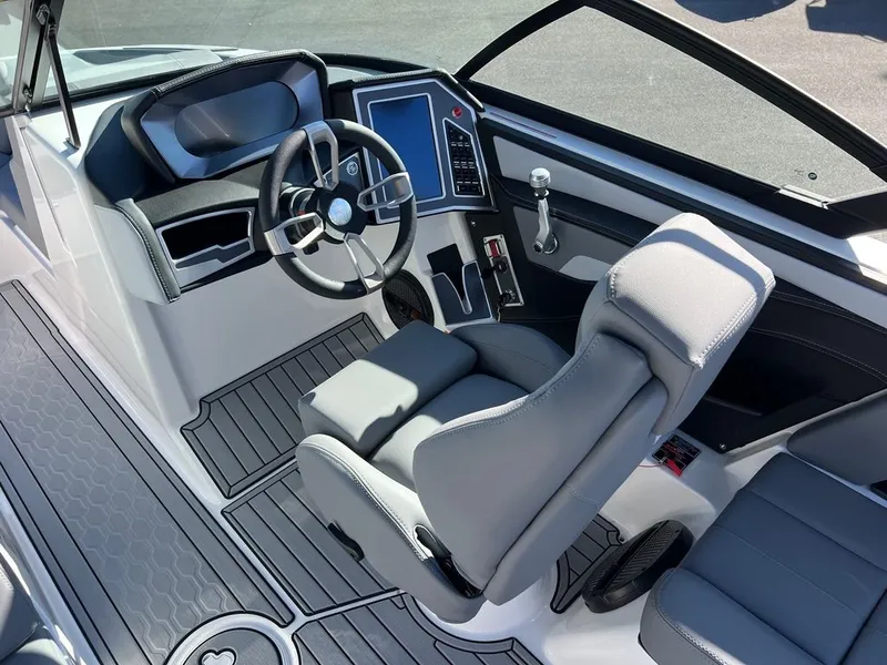 Slide: The Image of MasterCraft XT22 T 2024 - 10
