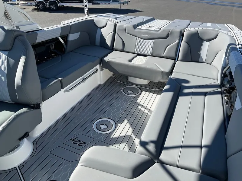Slide: The Image of MasterCraft XT22 T 2024 - 14