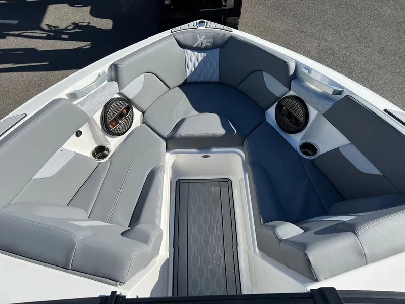 Slide: The Image of MasterCraft XT22 T 2024 - 13