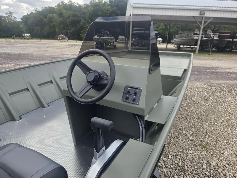 Slide: The Image of Southfork 1752 Sport Jet Boat 2027 - 7