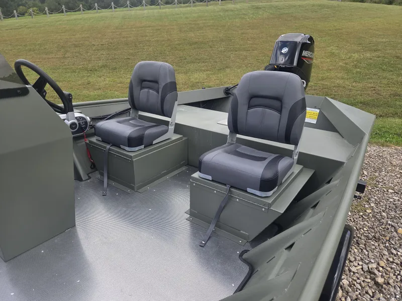 Slide: The Image of Southfork 1752 Sport Jet Boat 2027 - 8