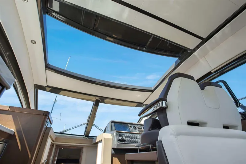 Slide: The Image of Sea Ray Sundancer 400 2017 - 39