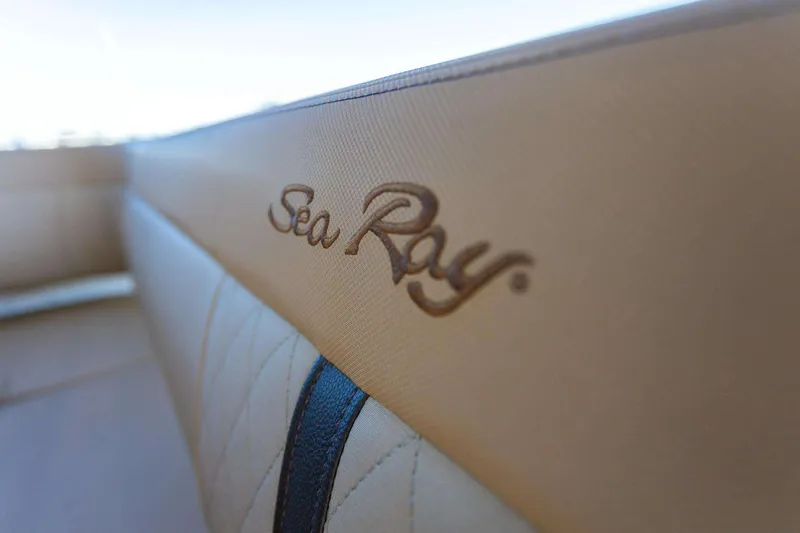 Slide: The Image of Sea Ray Sundancer 400 2017 - 21
