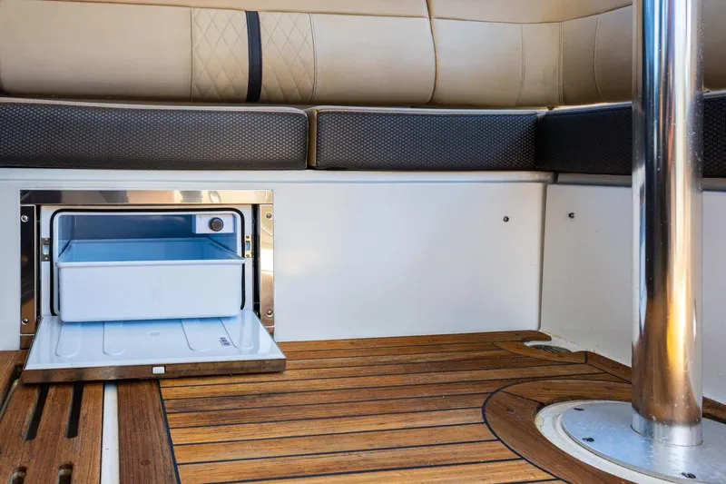 Slide: The Image of Sea Ray Sundancer 400 2017 - 58