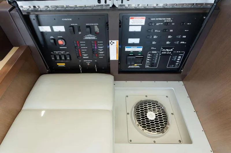 Slide: The Image of Sea Ray Sundancer 400 2017 - 74