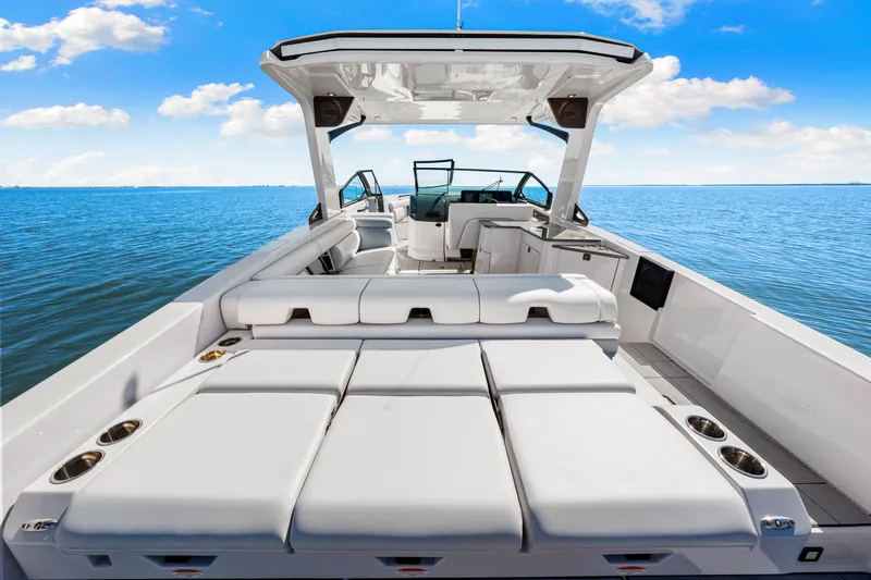 Slide: The Image of Aviara AV32 Outboard 2024 - 37