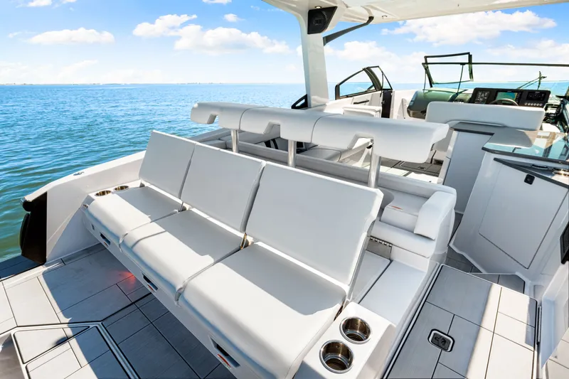 Slide: The Image of Aviara AV32 Outboard 2024 - 39