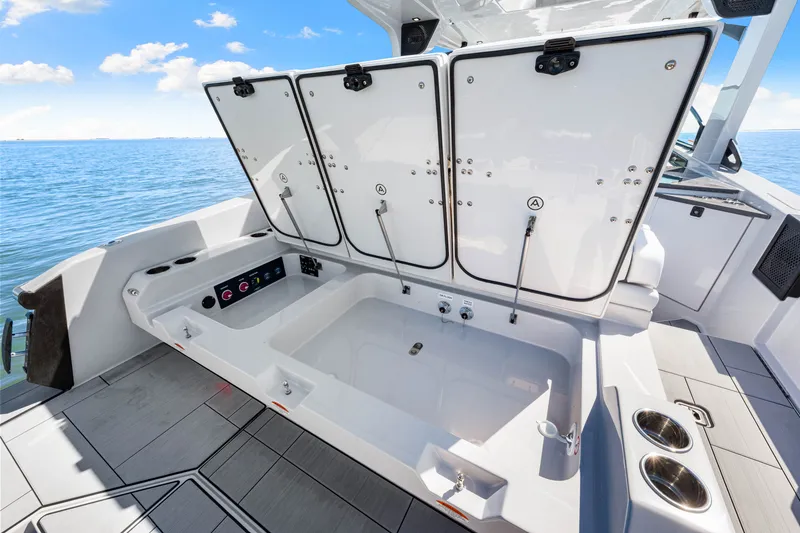 Slide: The Image of Aviara AV32 Outboard 2024 - 43