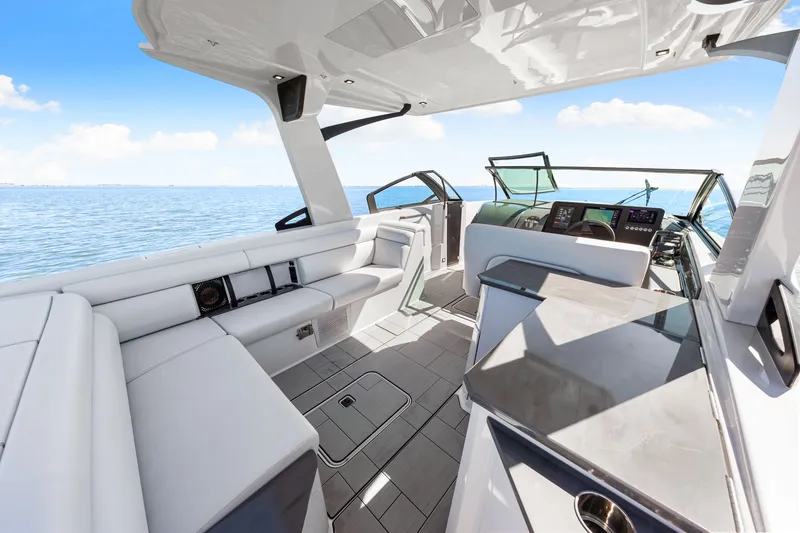 Slide: The Image of Aviara AV32 Outboard 2024 - 44