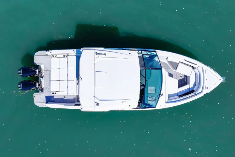 Slide: The Image of Aviara AV32 Outboard 2024 - 6