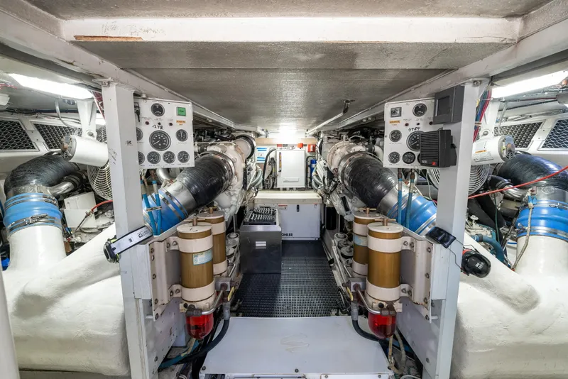 Slide: The Image of Hatteras 70 Convertible 2000 - 44