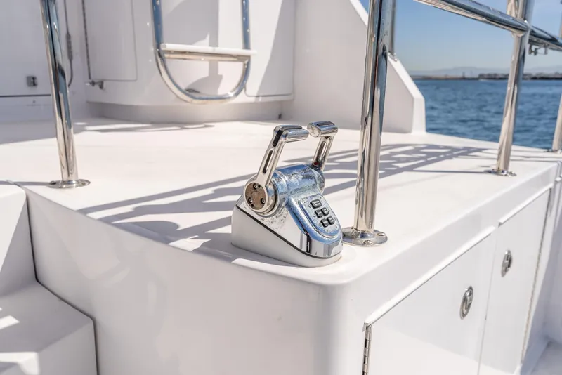 Slide: The Image of Hatteras 70 Convertible 2000 - 7