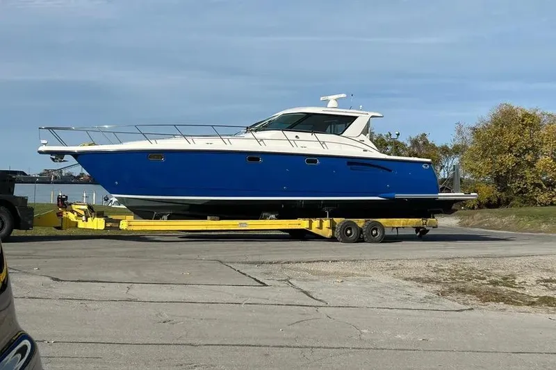 Slide: The Image of Tiara 4400 Sovran 2004 - 10