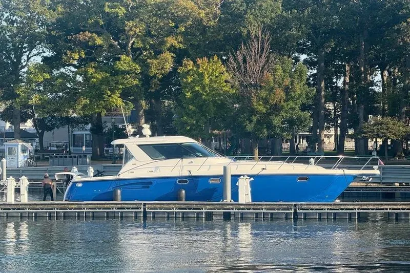 Slide: The Image of Tiara 4400 Sovran 2004 - 8