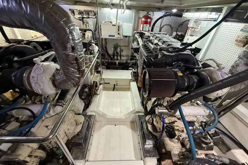 Slide: The Image of Hampton 600 Sundeck Motoryacht 2008 - 3