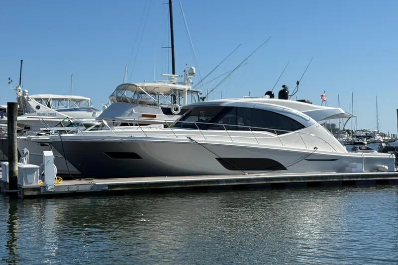 Slide: The Image of Riviera 575 SUV 2021 - 13