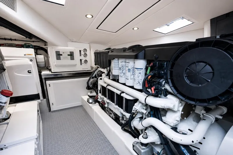 Slide: The Image of Riviera 575 SUV 2021 - 58