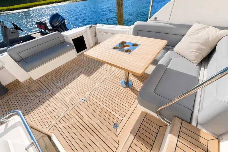Slide: The Image of Riviera 575 SUV 2021 - 21