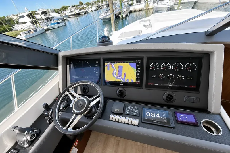 Slide: The Image of Riviera 575 SUV 2021 - 39