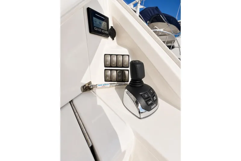 Slide: The Image of Riviera 575 SUV 2021 - 16