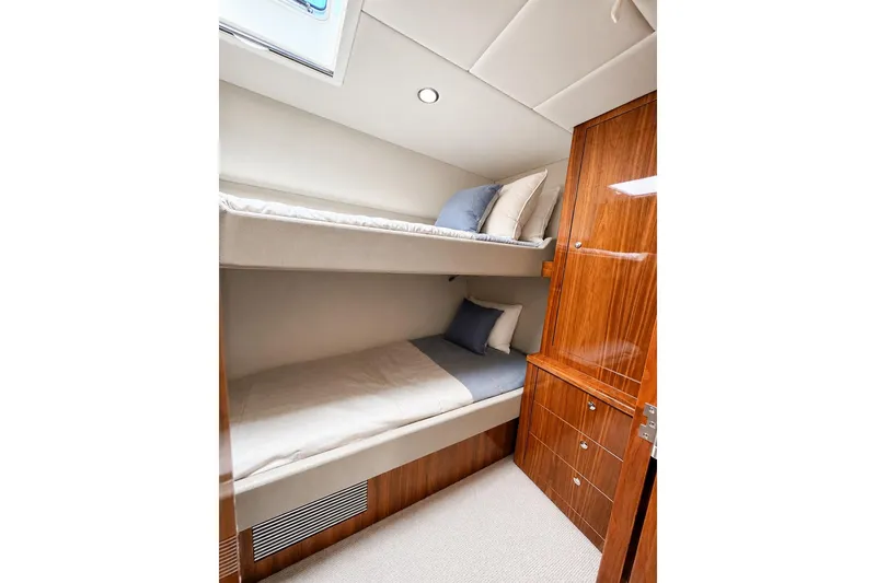 Slide: The Image of Riviera 575 SUV 2021 - 43