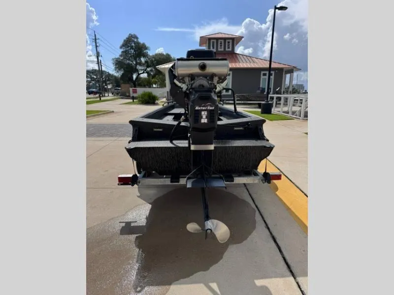Slide: The Image of Gator-Tail 17/50 Mid-Deck Savage 2026 - 7