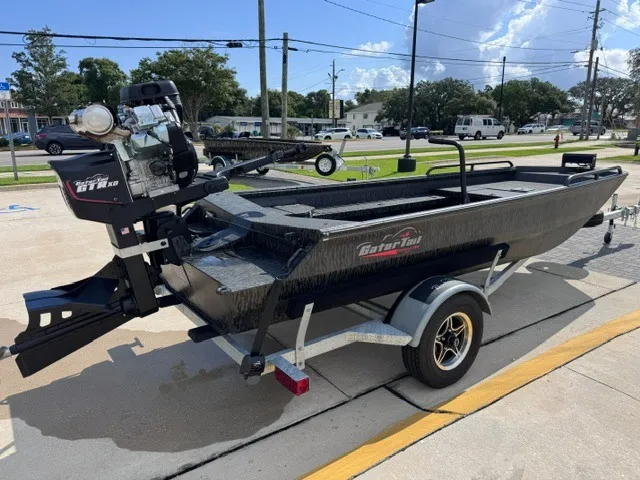 Slide: The Image of Gator-Tail 17/50 Mid-Deck Savage 2026 - 3