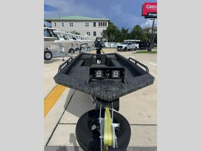 Slide: The Image of Gator-Tail 17/50 Mid-Deck Savage 2026 - 6