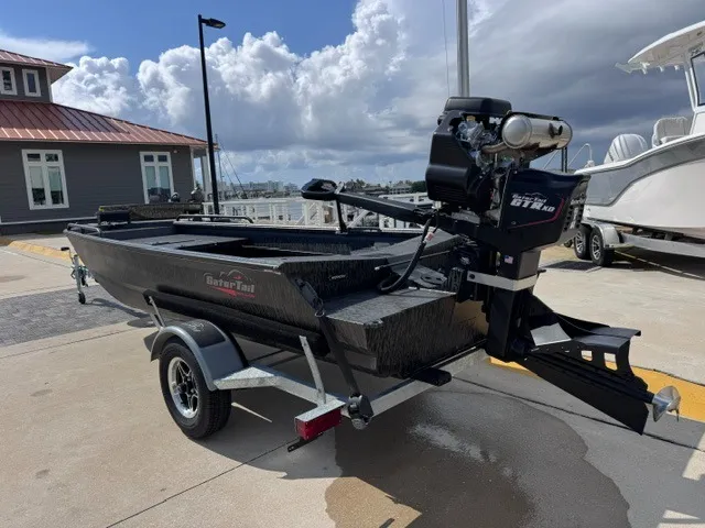 Slide: The Image of Gator-Tail 17/50 Mid-Deck Savage 2026 - 4
